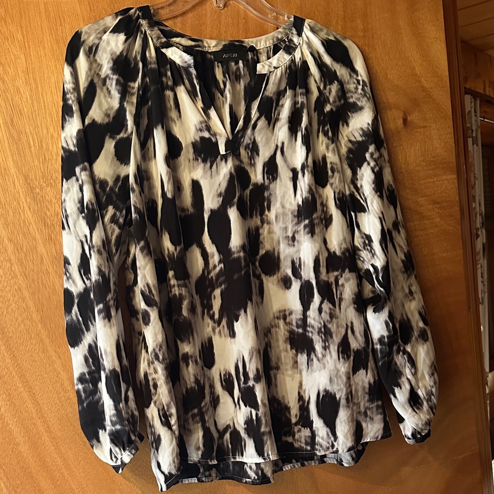 Apt. 9 Women's Black and White Abstract Blouse